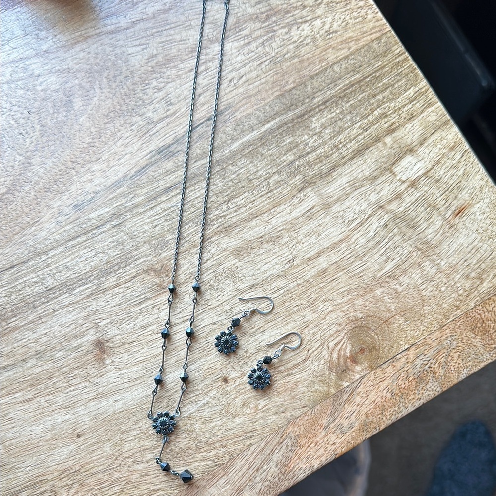 Elegant Dark Jewelry Set